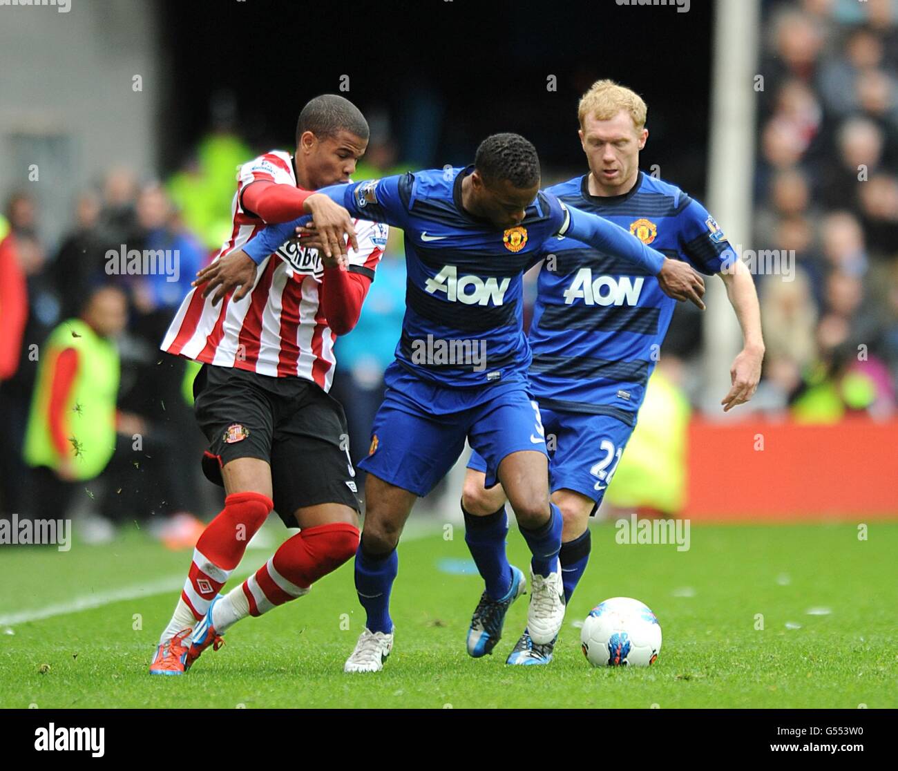 Patrice Evra (au centre) et Paul Scholes (à droite) de Manchester United Pour le ballon avec Fraizer Campbell de Sunderland (à gauche) Banque D'Images