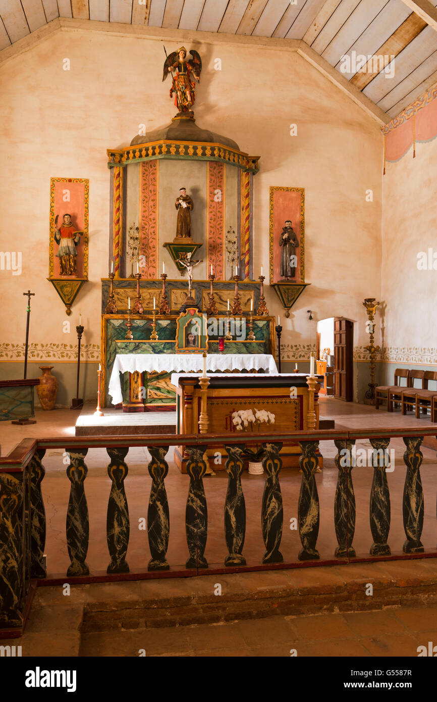 Église de la Mission de San Antonio de Padua, près de Jolon, réserve militaire de Fort Hunter Liggett, comté de Monterey, CA, USA Banque D'Images