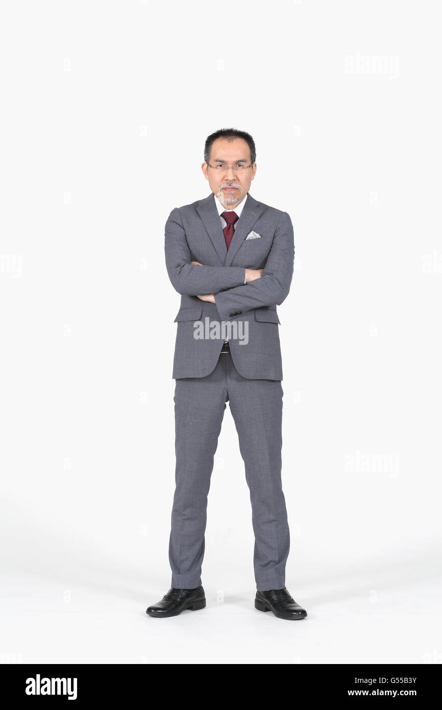 Senior businessman japonais sur fond blanc Banque D'Images