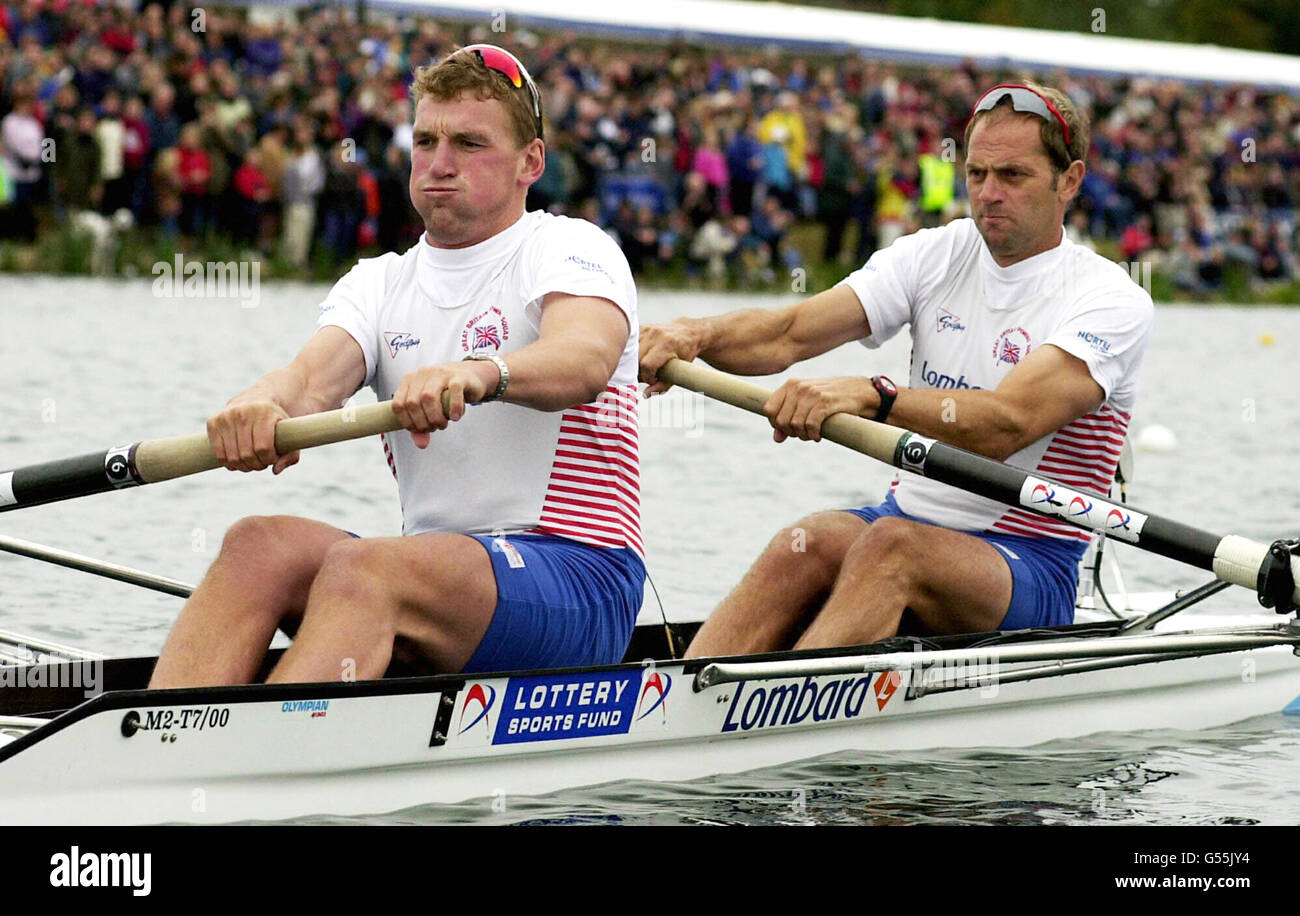 Steve Redgrave (R) et Matthew Pinsent se disputant les paires de hommes dans le Grand Prix d'aviron de Supersprint à la nouvelle arène internationale d'aviron à Downey, près de Slough, Berkshire. Banque D'Images