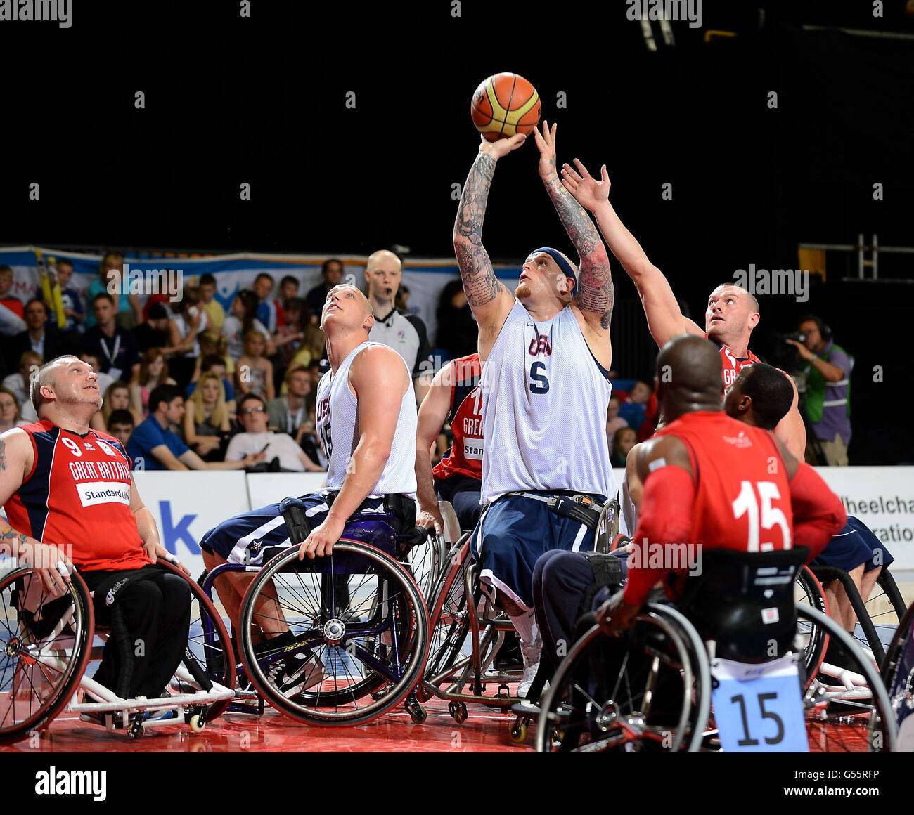 Le Joe Chambers des États-Unis tire pendant la troisième journée de la coupe du monde paralympique BT à l'arène régionale de Manchester, à Manchester. Banque D'Images