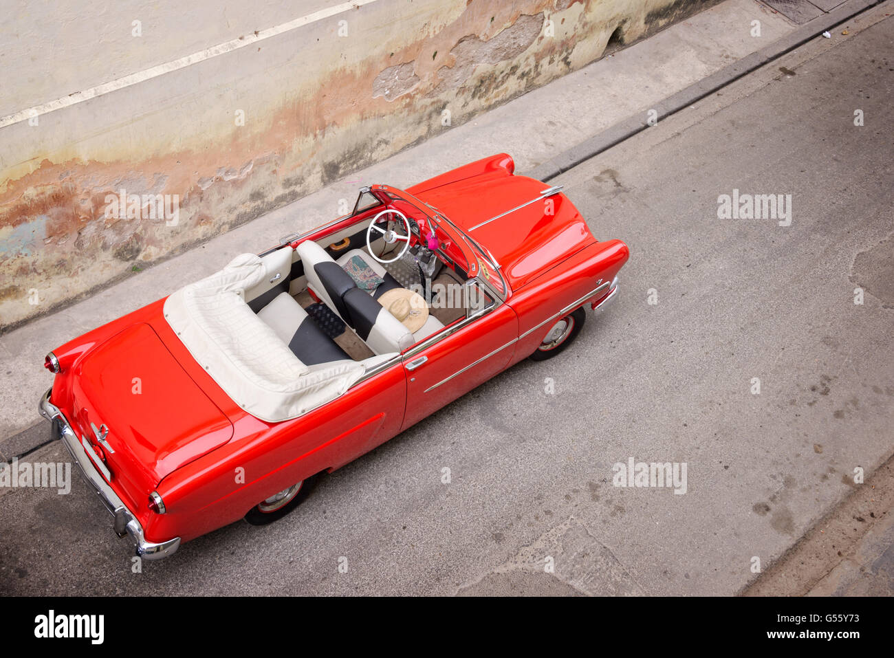 Vintage Classic voiture américaine, vue de dessus à La Havane, Cuba Banque D'Images