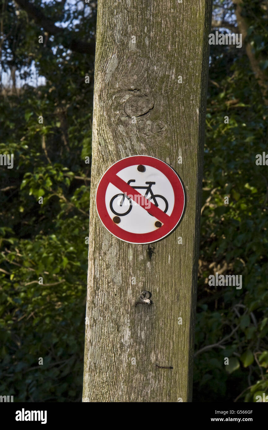 'Pas de vélo' enseigne, de publier, de Ringstead, Dorset, Angleterre, Janvier Banque D'Images