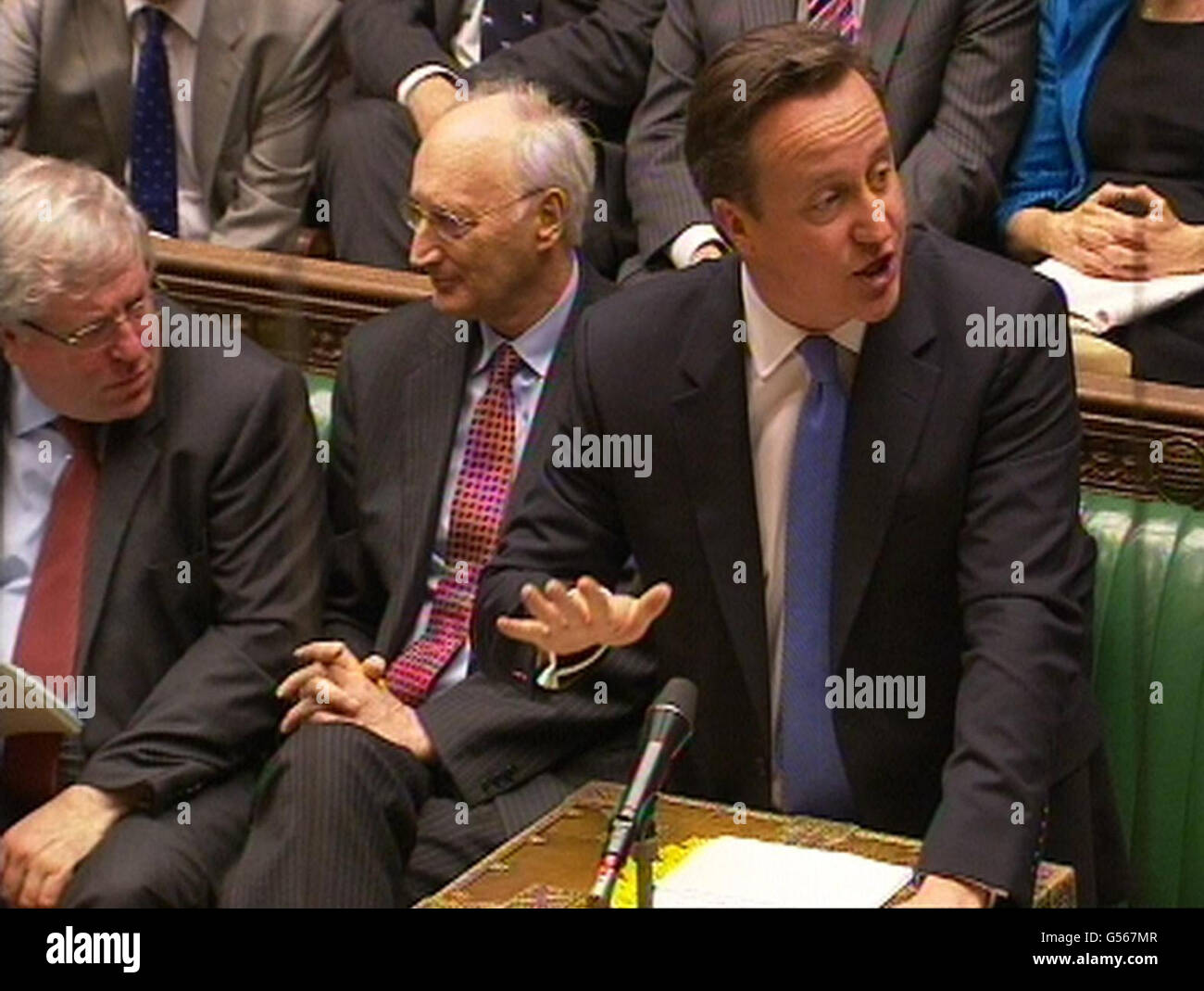 Le premier ministre David Cameron parle lors de questions au premier ministre à la Chambre des communes, Londres. Banque D'Images