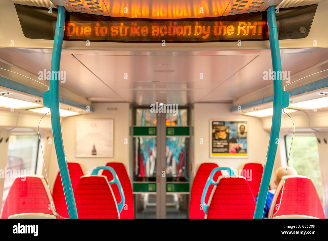 UK. 20 Juin 2016.Les passagers sur le train de Londres à Brighton ont été mis en garde à propos de la grève demain par les membres de l'Union européenne EGI. Crédit : Andrew Hasson/Alamy Live News Banque D'Images