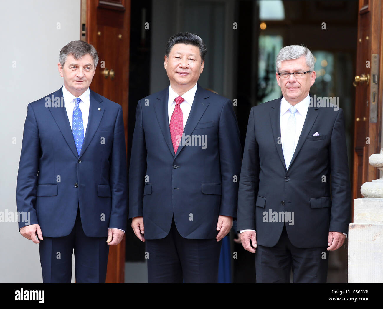Varsovie, Pologne. 20 Juin, 2016. Le président chinois Xi Jinping (C) se réunit avec Marek Kuchcinski (L), maréchal de la chambre basse du parlement polonais (Sejm), et le Maréchal du Sénat de Stanislaw Karczewski (R) à Varsovie, Pologne, le 20 juin 2016. © Yao Dawei/Xinhua/Alamy Live News Banque D'Images