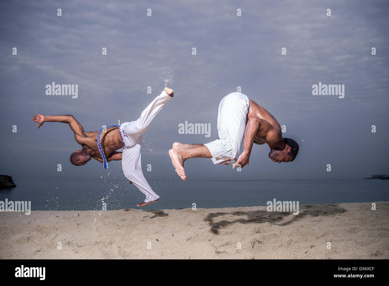 La Capoeira art martial brésilien sur la plage Banque D'Images