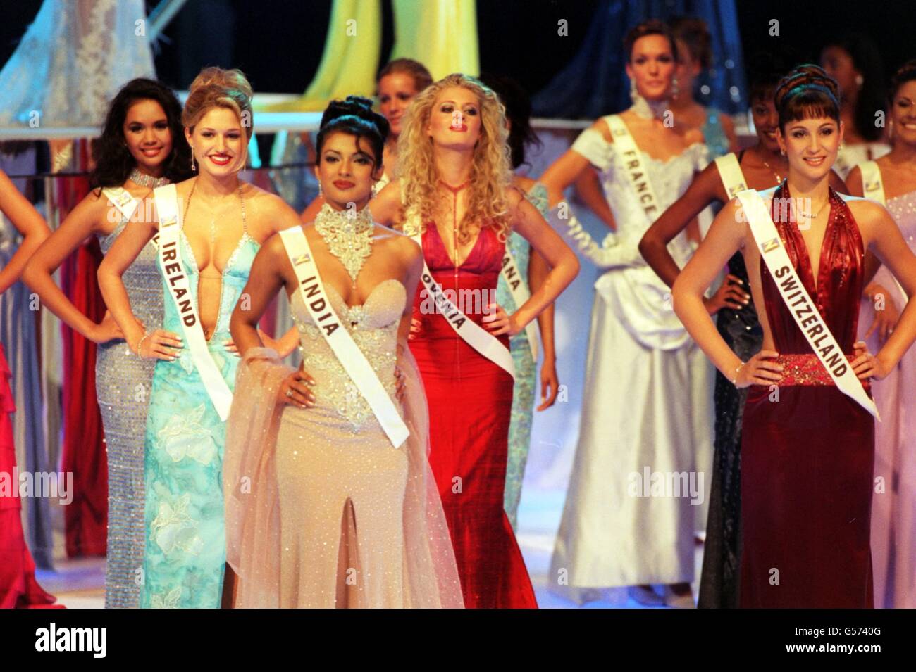 Certains des participants au concours Miss monde au Millennium Dome de Greenwich. Banque D'Images