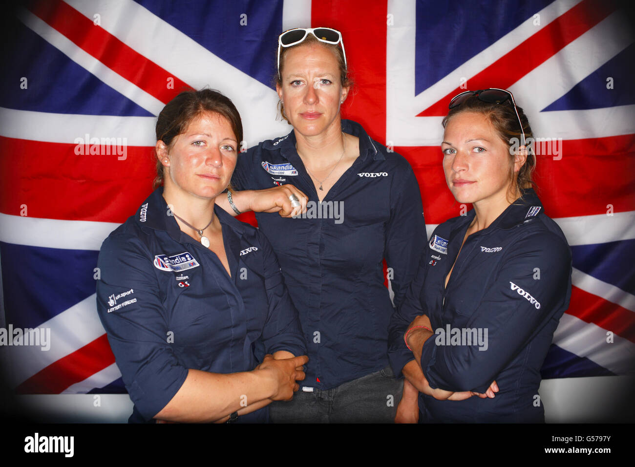 Voile - Team GB Photocall - Weymouth.L'équipe de voile de British Olympic Match Racing Lucy MacGregor (à gauche), Annie Lush et Kate MacGregor (à droite) pendant la séance photo de Weymouth. Banque D'Images