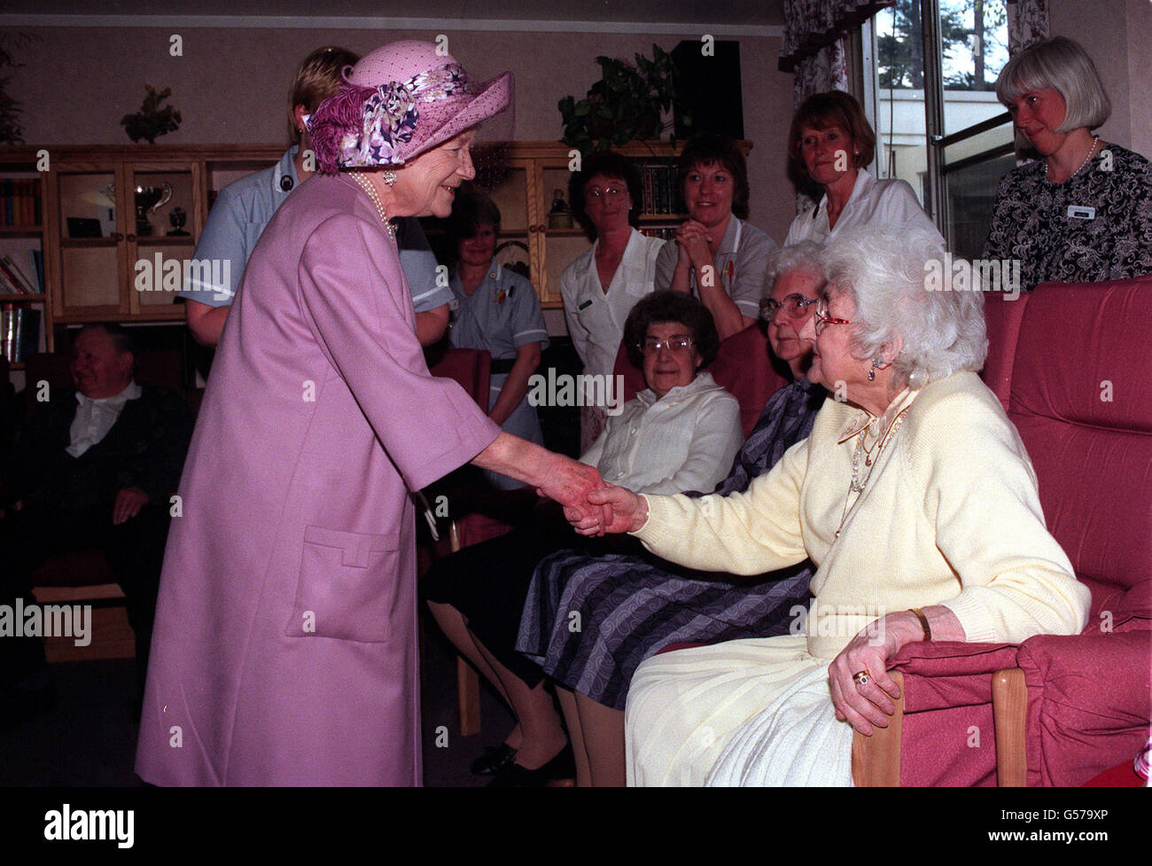 Reine mère À NORTHAMPTON Banque D'Images Reine mère À NORTHAMPTON Banque D'Images