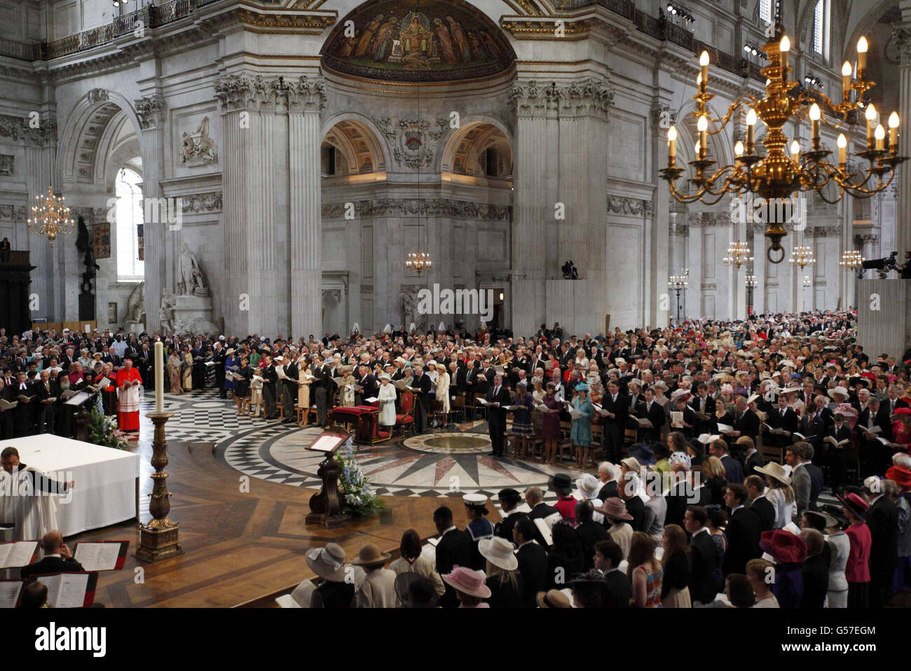 Un service d'action de grâce pour célébrer le Jubilé de diamant de la reine Elizabeth II a lieu à la cathédrale Saint-Paul, à Londres. Banque D'Images