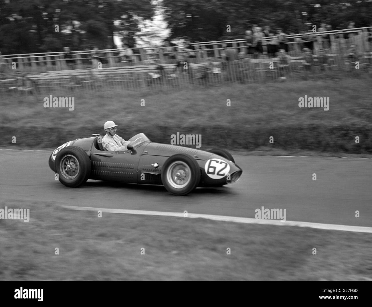 Sports motorisés - National Motor Race (Open) - Londres. Roy Salvadori conduisant une Maserati au Crystal Palace. Banque D'Images