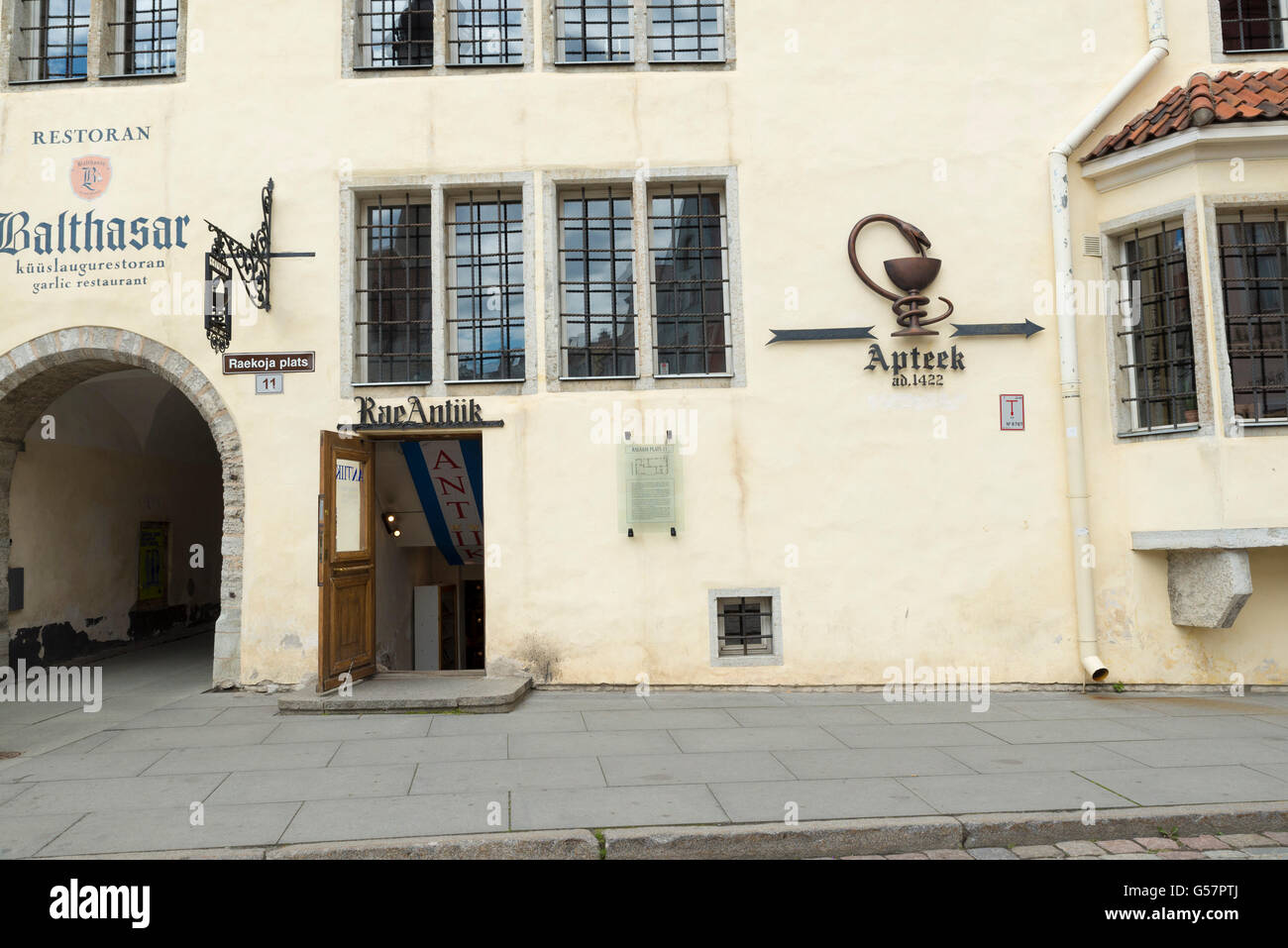 TALLINN, Estonie- 12 juin 2016 : Façade d'une ancienne pharmacie, 15e siècle. Tallinn. Banque D'Images