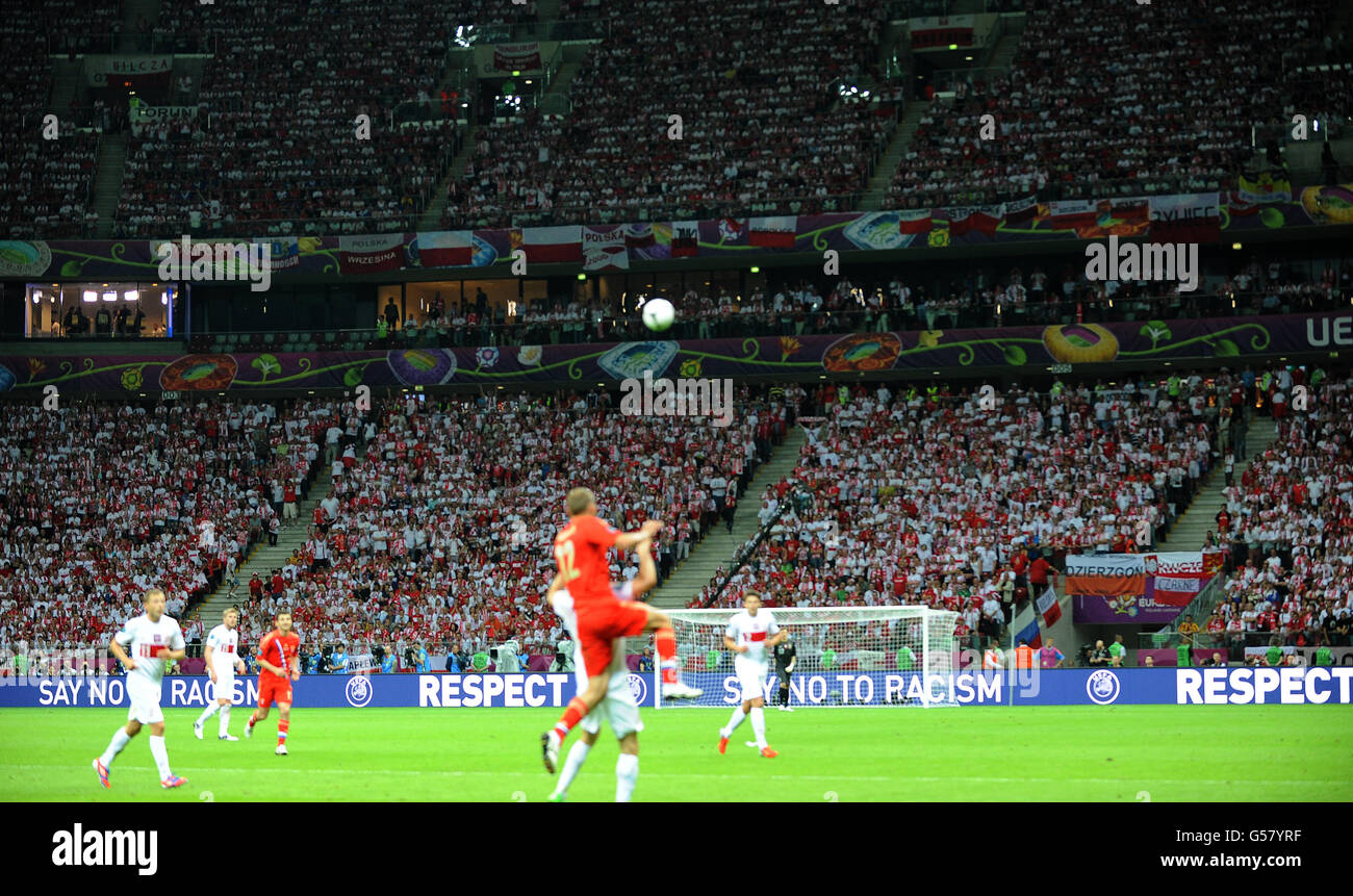 L'action du match face au respect de l'UEFA ? Dire non au tableau de publicité de racisme et aux fans Banque D'Images