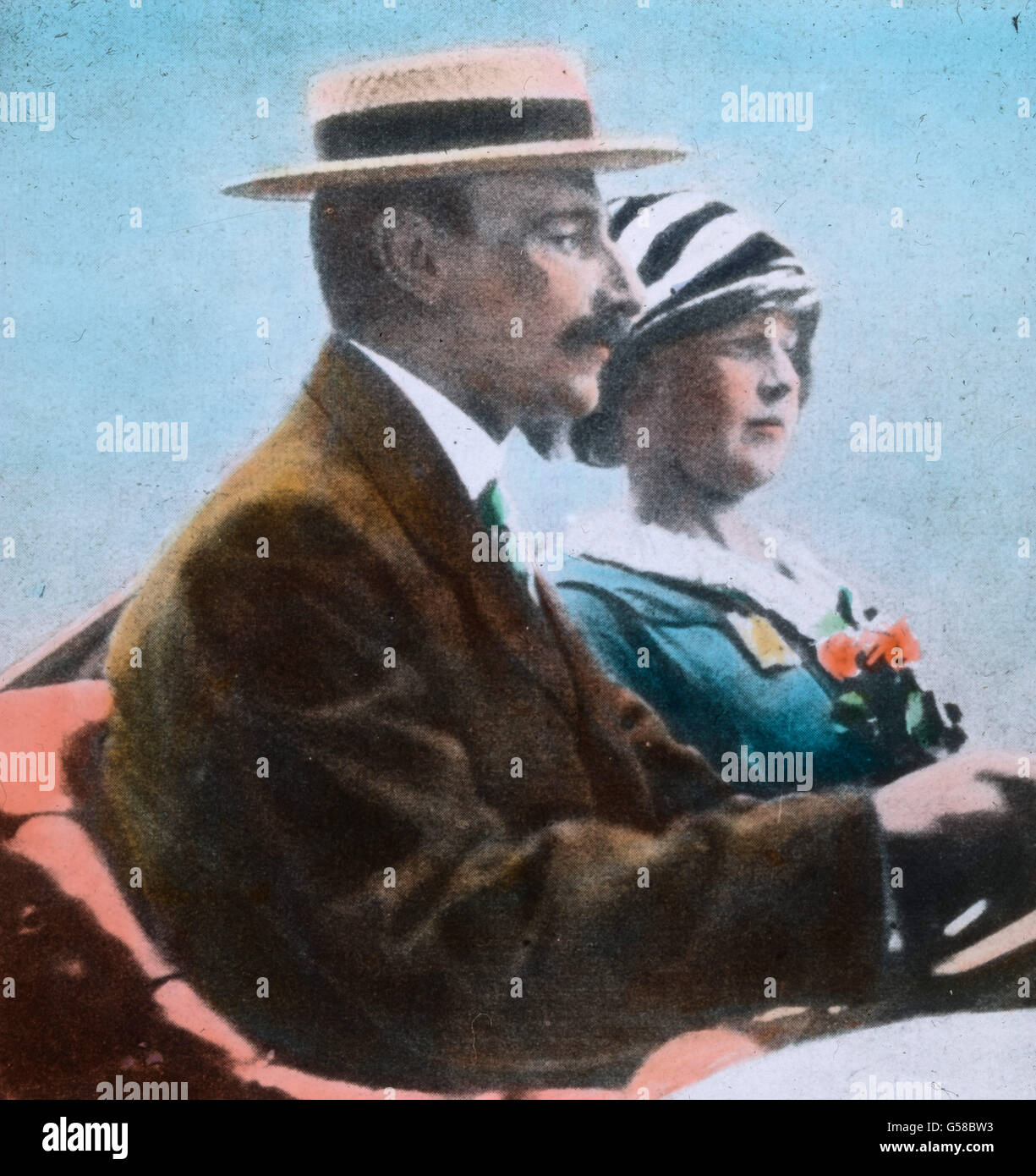 Prominenter Passagier auf der RMS Titanic: Der Geschäftsmann, Schriftsteller und Erfinder John Jacob Astor IV (1864-1912), hier mit seiner zweiten Frau Madeleine. La jeune fille du Titanic 1912 - passagers - écrivain John Jacob Astor et épouse Madeleine - image colorée à la main - histoire, historique Banque D'Images