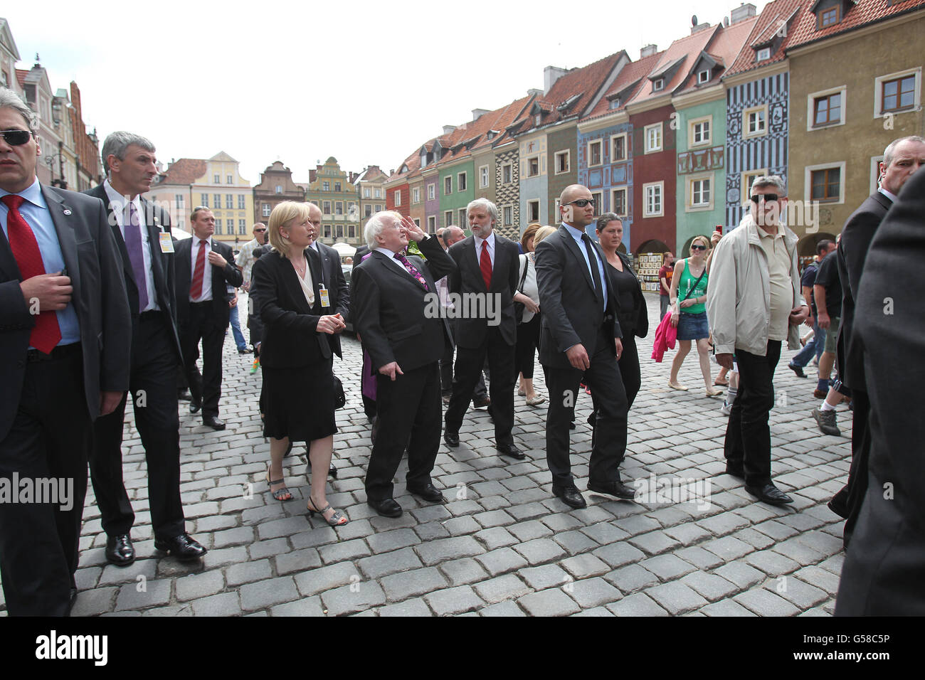 Président de l'Irlande Michael D Higgins lors d'une promenade à Poznan, le lendemain de la défaite de 3-1 de la République d'Irlande en Croatie au stade Miejski. Banque D'Images