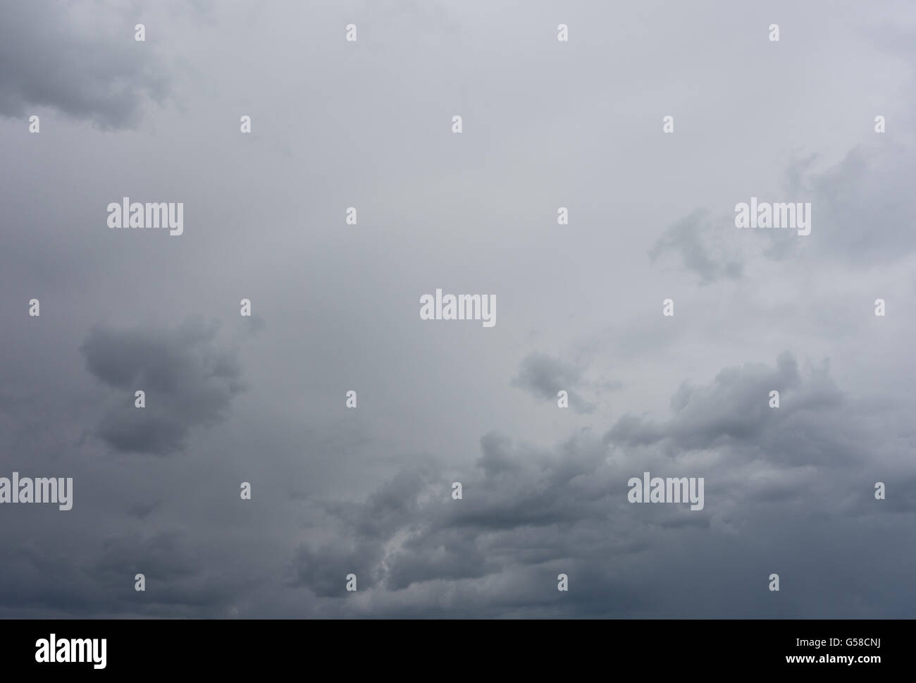 Ciel d'orage foncé avant la pluie Banque D'Images