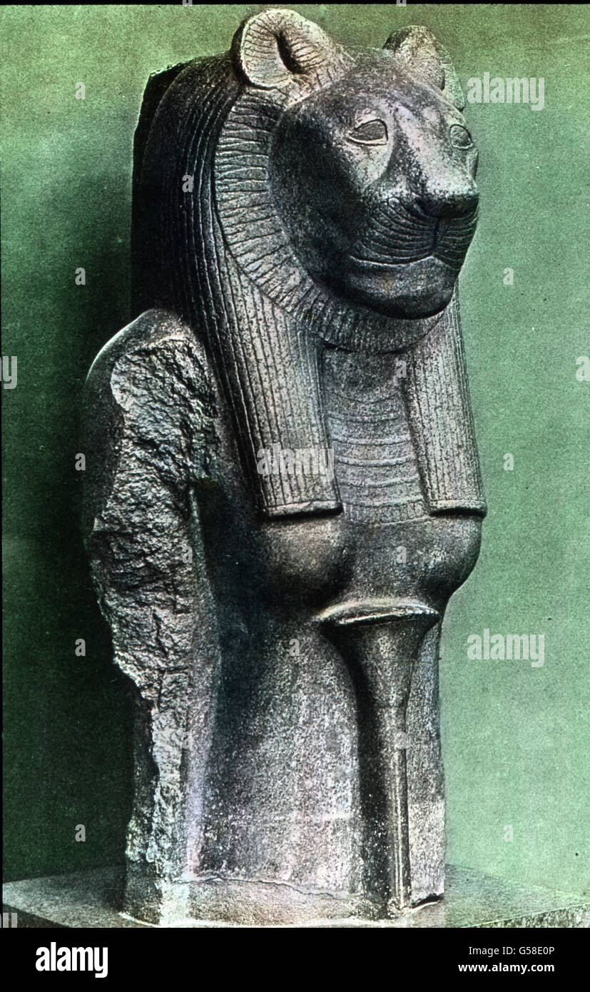 Ganz Religioses Ist Wieder Die Symbole Der Granitstatue Kriegsgottin Sechmet Von Dieser Lowenkopfigen Gottin Standen Nicht Weniger Als 200 Statuen Im Tempel Der Mut Zu Karnak Vollkommen Wie Sind Frauen Und Tierkorper