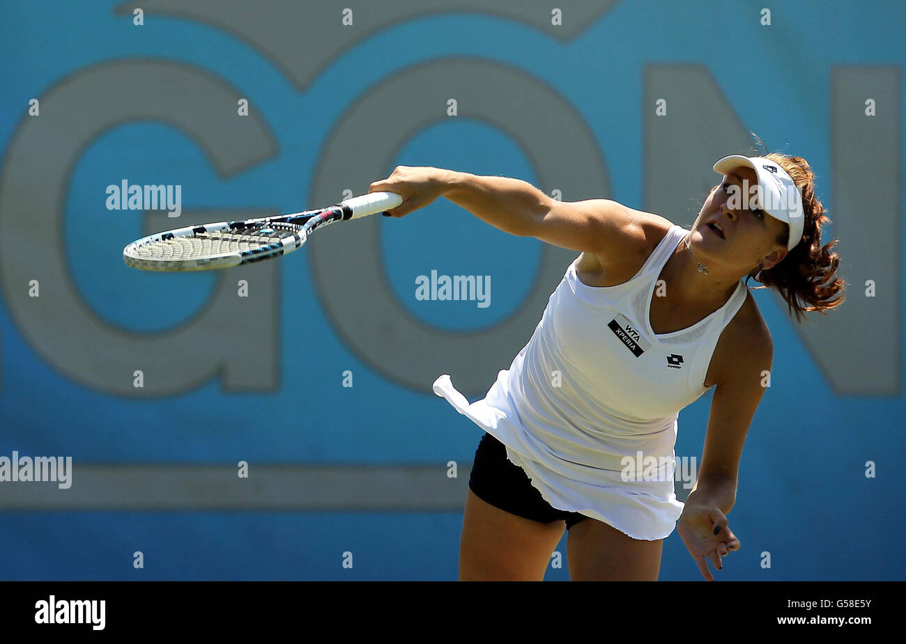 L'Agnieszka Radwanska de Pologne en action contre le Tsventana Pironkova de Bulgarie pendant la deuxième journée de l'AEGON International au Parc Devonshire, Eastbourne. Banque D'Images