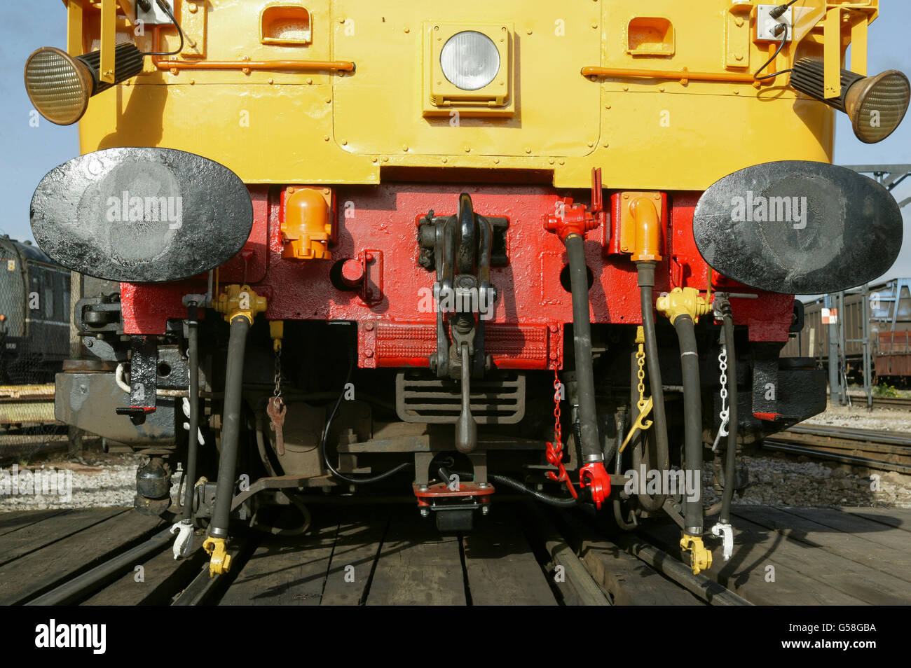 Plus de détails sur l'accouplement Network Rail diesel-électrique de classe 31 avec air et les connexions électriques. Banque D'Images