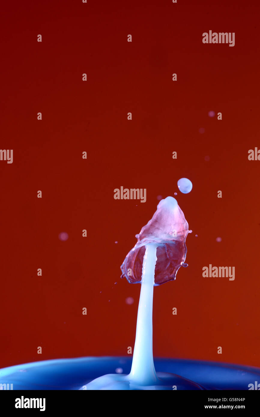 Éclaboussures de collision de gouttes d'eau prises à la photographie à haute vitesse Banque D'Images