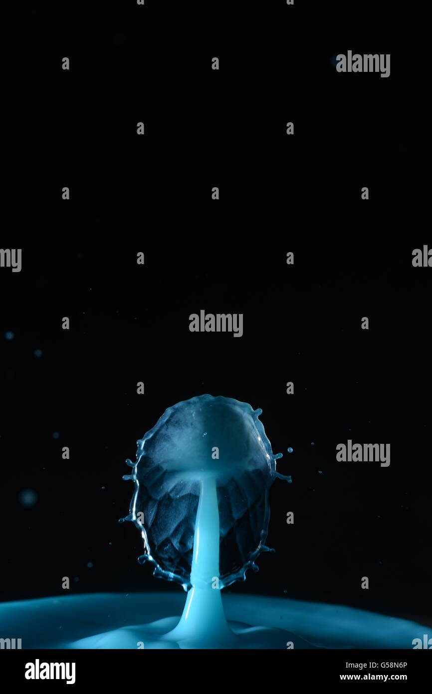 Éclaboussures de collision de gouttes d'eau prises à la photographie à haute vitesse Banque D'Images