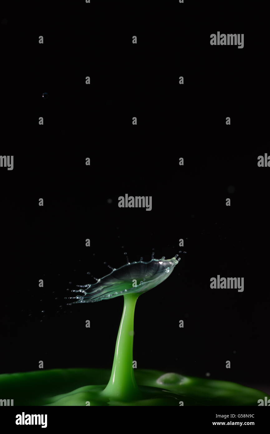 Éclaboussures de collision de gouttes d'eau prises à la photographie à haute vitesse Banque D'Images