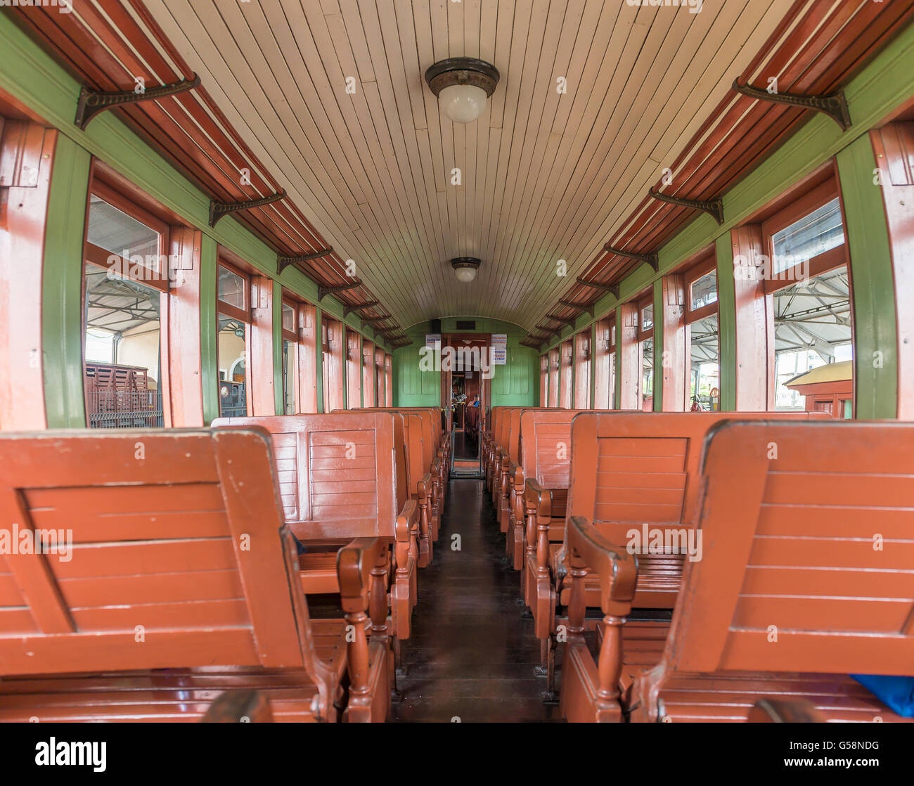 Tiradentes, Brésil, Dec 30, 2015 : wagon Vue intérieure d'un vieux train peuvent fumer dans Tiradentes, un patrimoine mondial de l'ic coloniale Banque D'Images