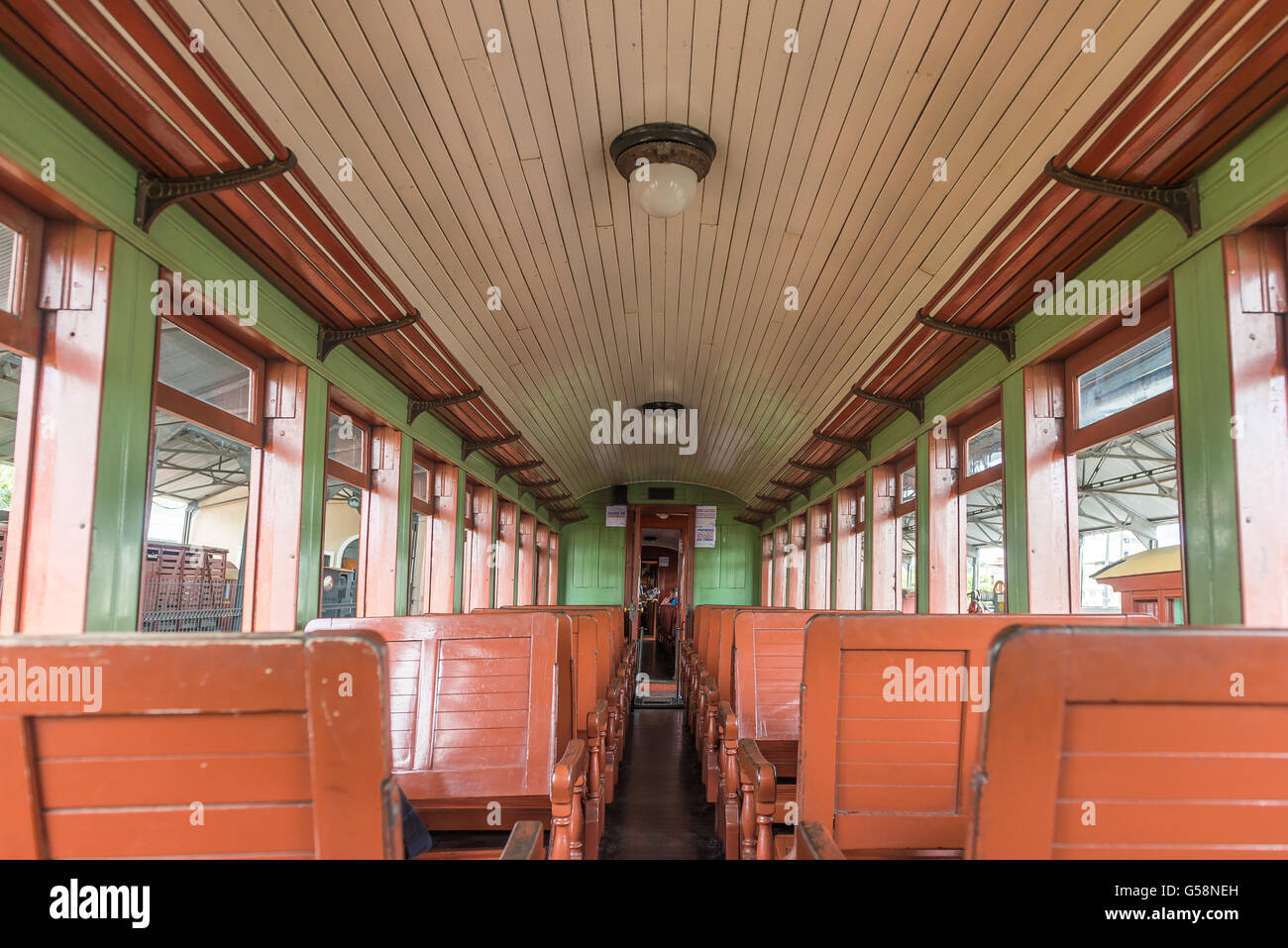 Tiradentes, Brésil, Dec 30, 2015 : wagon Vue intérieure d'un vieux train peuvent fumer dans Tiradentes, un patrimoine mondial de l'ic coloniale Banque D'Images