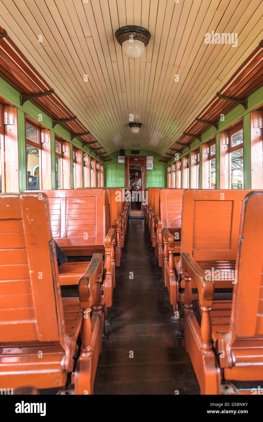 Tiradentes, Brésil, Dec 30, 2015 : wagon Vue intérieure d'un vieux train peuvent fumer dans Tiradentes, un patrimoine mondial de l'ic coloniale Banque D'Images