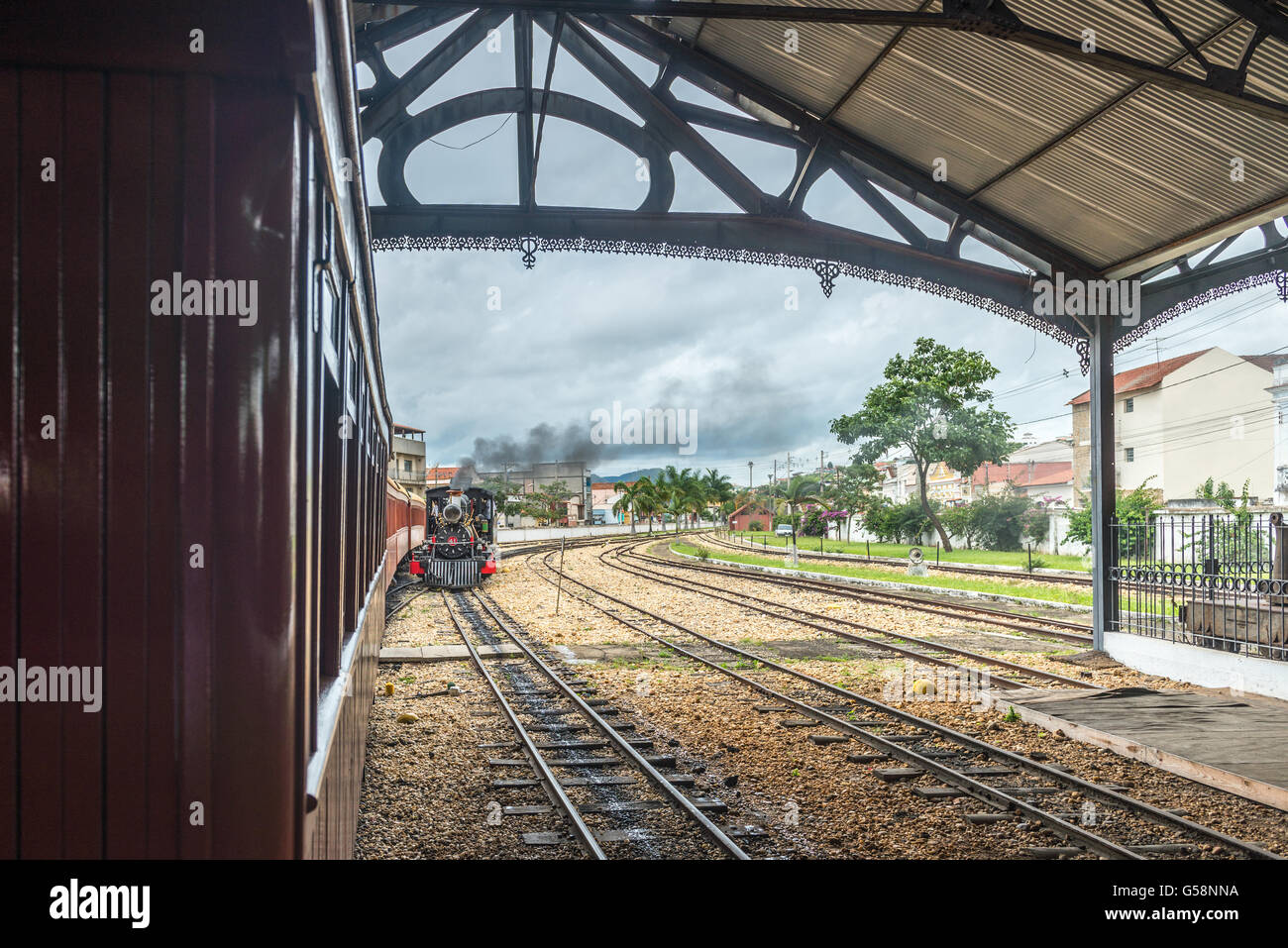 Tiradentes, Brésil, Dec 30, 2015 : De la fumée peut stationné à la gare de Saint John del Rei, un monde de l'Unesco coloniale Herit Banque D'Images