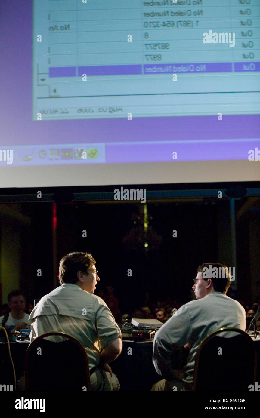 Expert Telecom Matt Blaze (L) & Micah Sherr, sur l'application de la loi en évitant d'écoute au cours de l'espoir, les pirates' convention, 22 juillet 2006 Banque D'Images