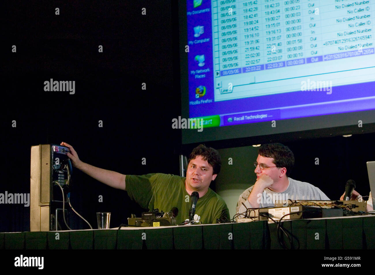 Les spécialistes des télécommunications, Eric Cronin (L) et Micah Sherr, donneront une conférence sur la façon d'empêcher l'écoute électronique de l'application de la loi au cours de la 6e édition Banque D'Images