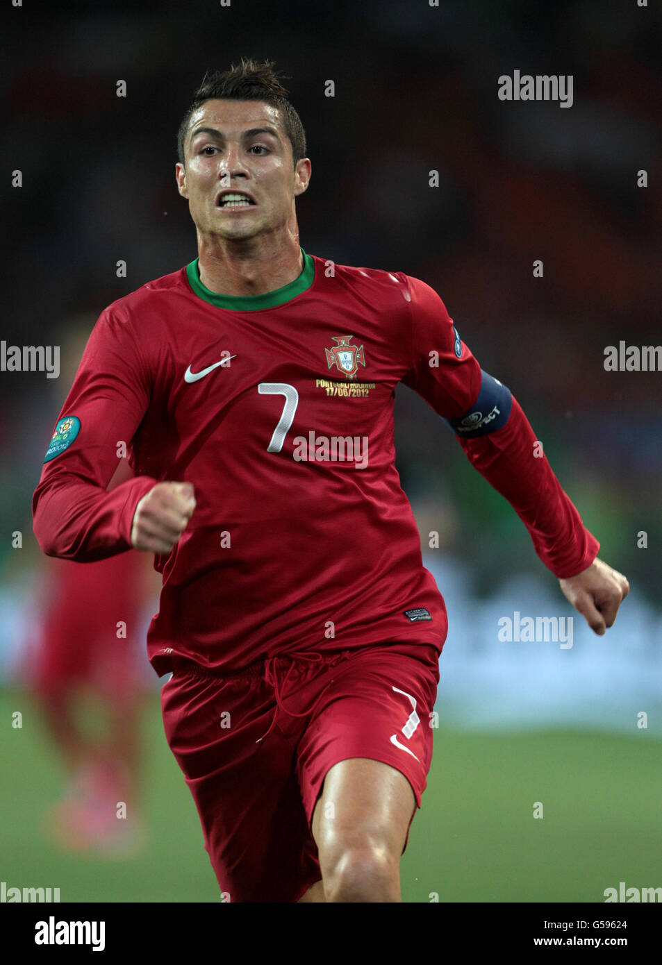 Football - UEFA Euro 2012 - Groupe B - Portugal / pays-Bas - Stade  Metalist.Cristiano Ronaldo du Portugal en action Photo Stock - Alamy