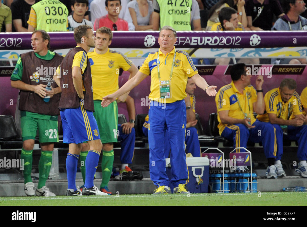 Football - UEFA Euro 2012 - Groupe D - Angleterre / Ukraine - Donbass Arena.Andrei Shevchenko, ukrainien, et Oleh Blokhin, directeur, lors du match du groupe D entre l'Angleterre et l'Ukraine à la Donbass Arena, Donetsk Banque D'Images