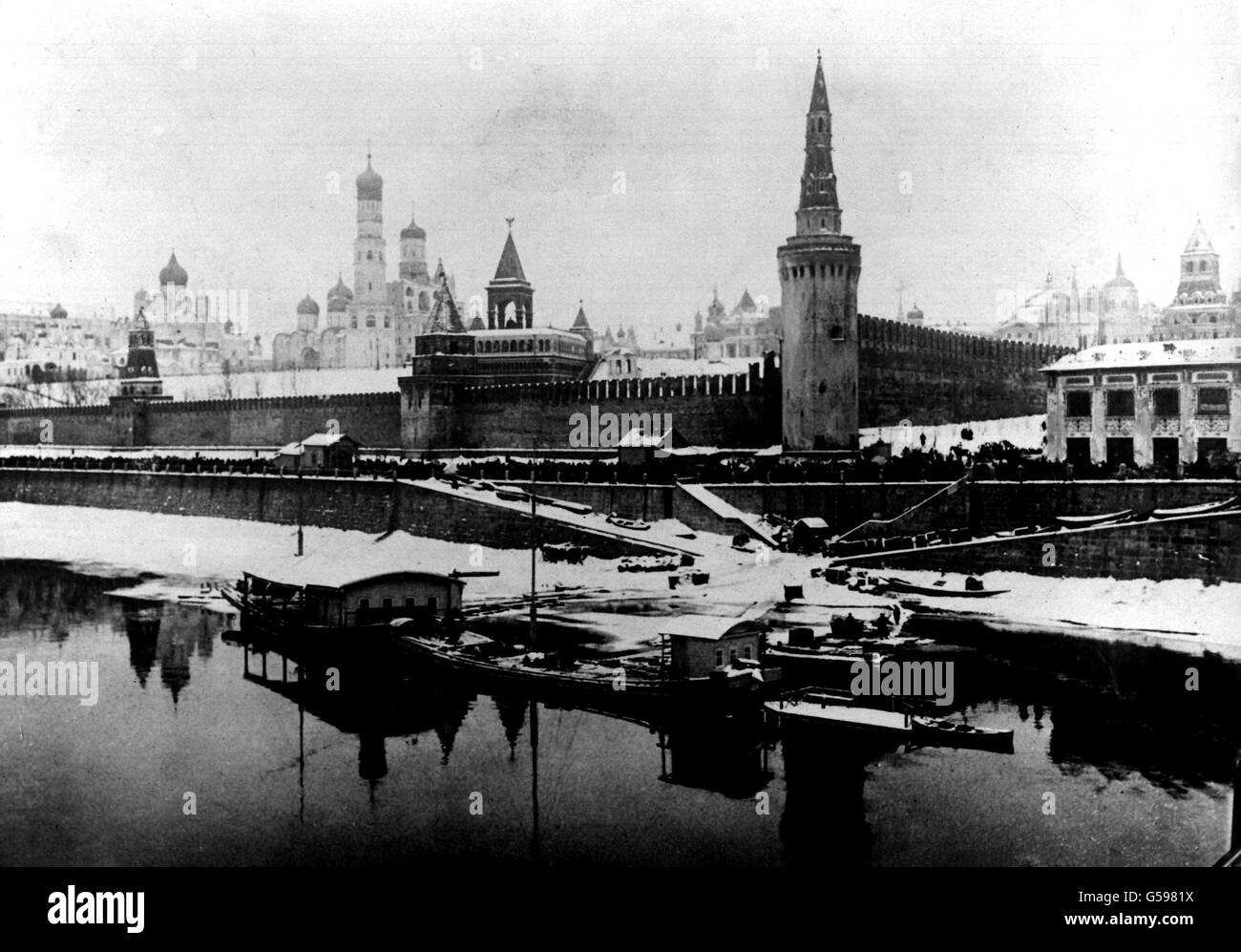 HIVER 1917 : vue sur le Kremlin dans la ville russe de Moscou. Banque D'Images