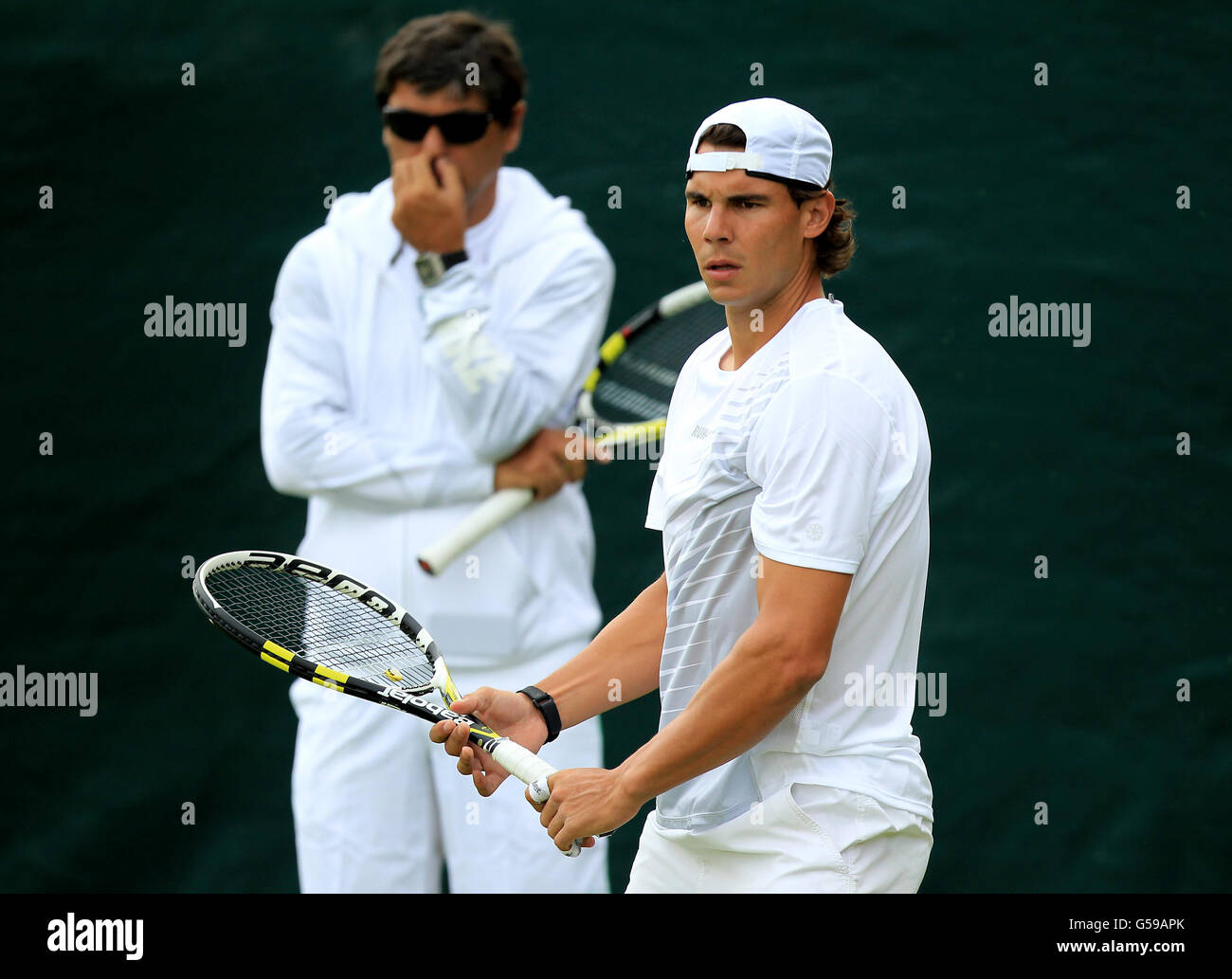 Rafael Nadal d'Espagne pendant l'entraînement le premier jour des  championnats de Wimbledon 2012 au All England Lawn tennis Club, Wimbledon  Photo Stock - Alamy