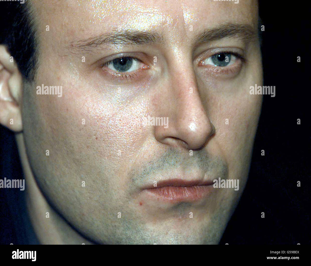 Laurent Weinberger quitte le tribunal industriel de Woburn à Londres. M. Weinberger, qui est juif, affirme qu'il a été dit de s'habiller en uniforme nazi par des collègues d'une grande firme de courtiers municipaux. * il a commencé son procès de l'emploi contre l'entreprise. M. Weinberger, 33 ans, dont la grand-mère a été assassinée à Auschwitz, poursuit Tullett et Tokyo Liberty pour discrimination raciale et congédiement injuste. Banque D'Images