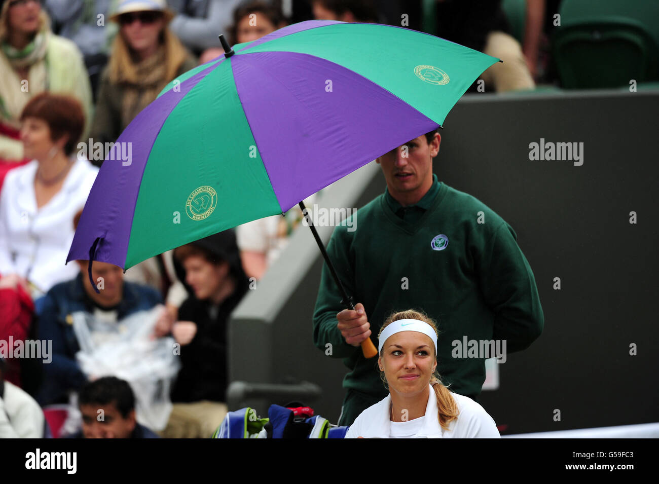 Tennis - Championnats de Wimbledon 2012 - cinquième jour - le club de tennis et de croquet de pelouse de toute l'Angleterre.Sabine Lisicki en Allemagne lors d'une pause dans l'action contre Sloane Stephens aux États-Unis Banque D'Images