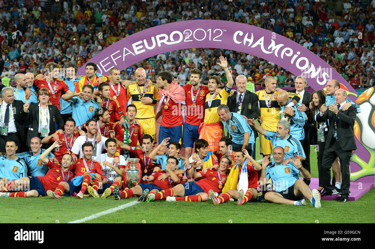 Football - UEFA Euro 2012 - finale - Espagne / Italie - Stade olympique.L'équipe espagnole célèbre la victoire de la finale de l'Euro 2012 Banque D'Images