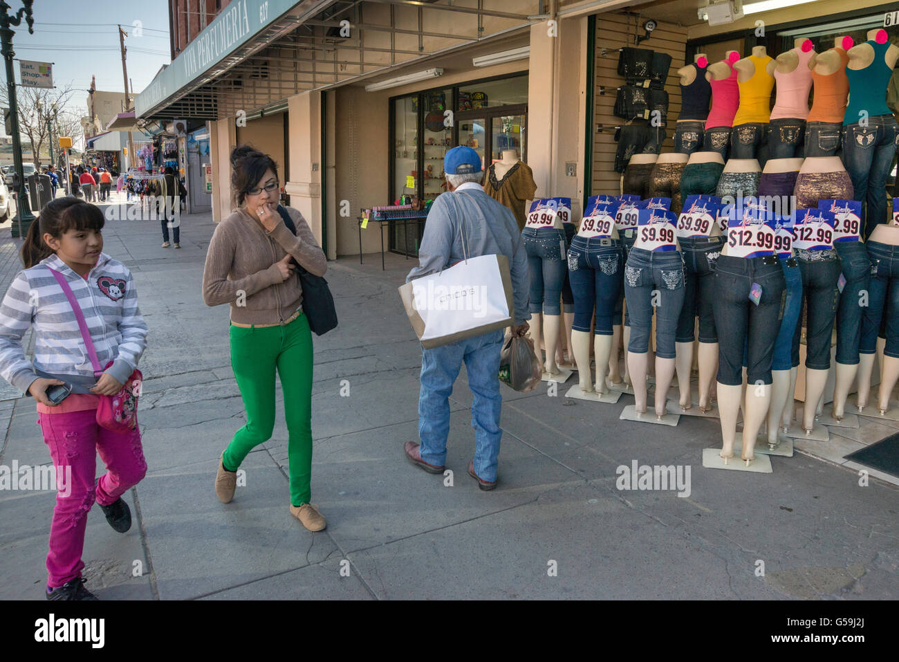 Shoppers on South Street El Paso de El Paso, Texas, USA Banque D'Images