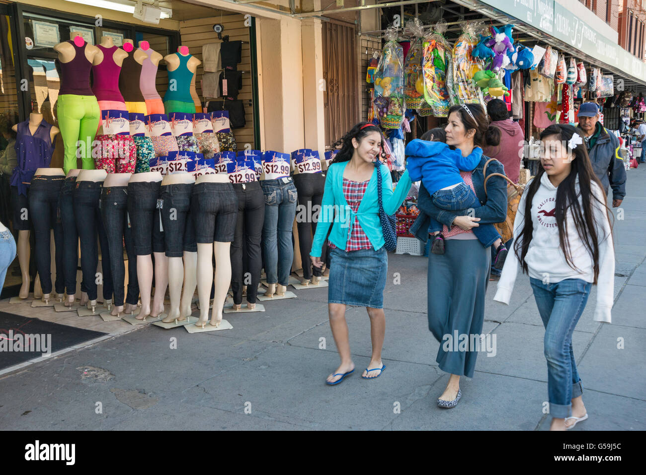 Shoppers on South Street El Paso de El Paso, Texas, USA Banque D'Images