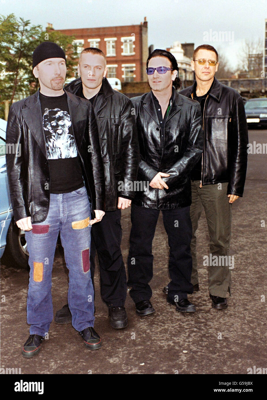 Groupe de rock irlandais U2 (L-R) The Edge, Larry Mullen Jr, Bono et Adam Clayton ont assisté aux NME Carling Awards au Planit Arches, Shoreditch, dans l'est de Londres. Banque D'Images