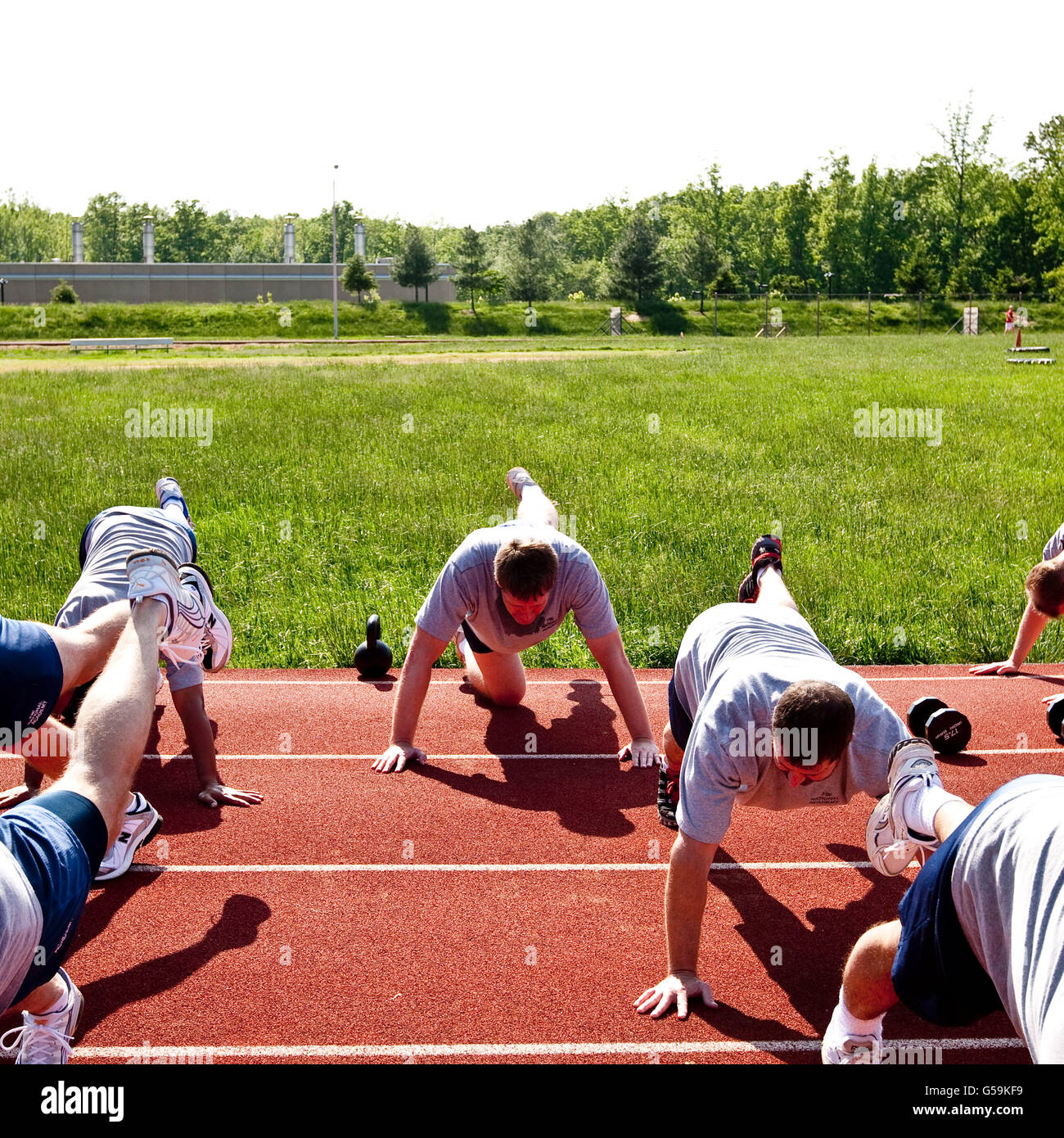 Les agents de police de partout dans le pays et à l'étranger l'exercice sur une piste, à l'Académie nationale du FBI à Quantico, Virginie, USA, 12 mai 2009 Banque D'Images