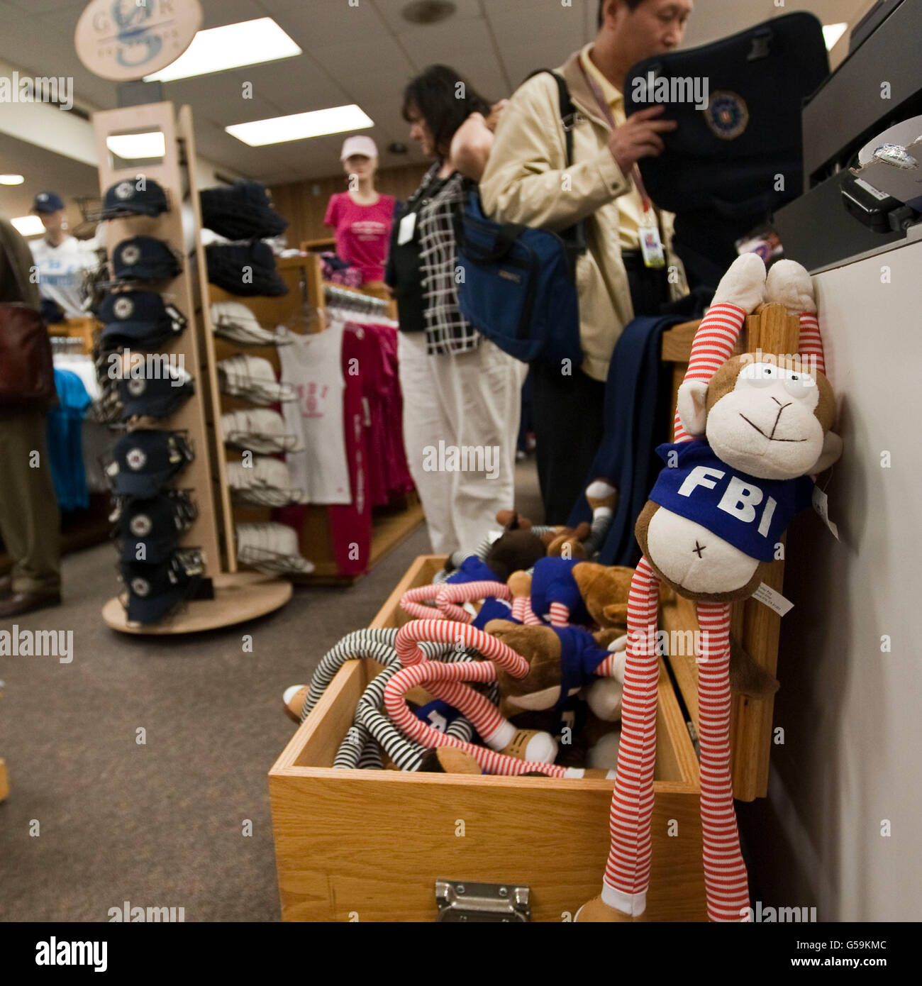 Vue à l'intérieur de la boutique de cadeaux à l'Académie du FBI à Quantico, Virginie, USA, 12 mai 2009. Banque D'Images