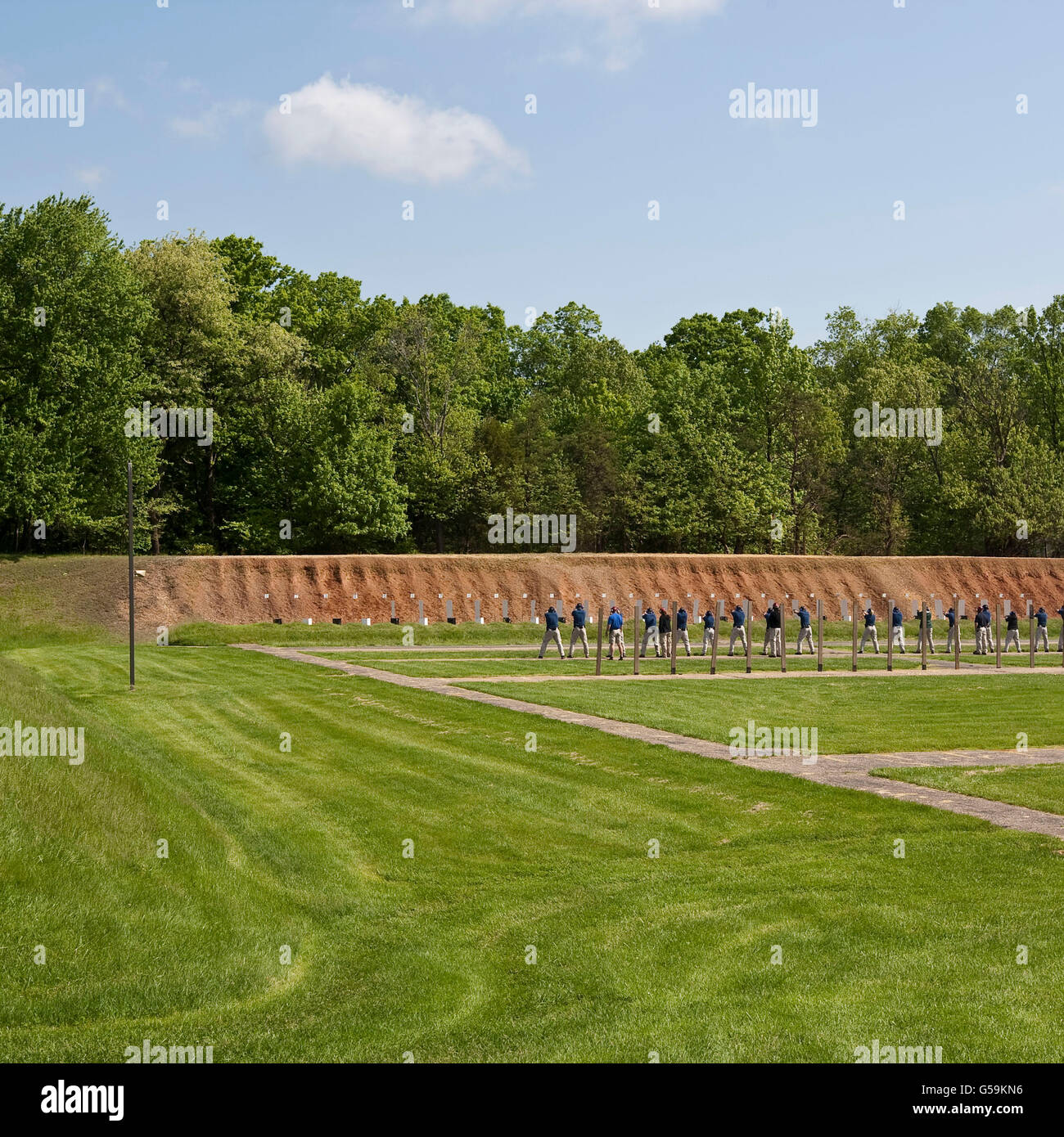 La pratique des stagiaires sur l'aire de tir à l'Académie du FBI à Quantico, Virginie, USA, 12 mai 2009. Banque D'Images