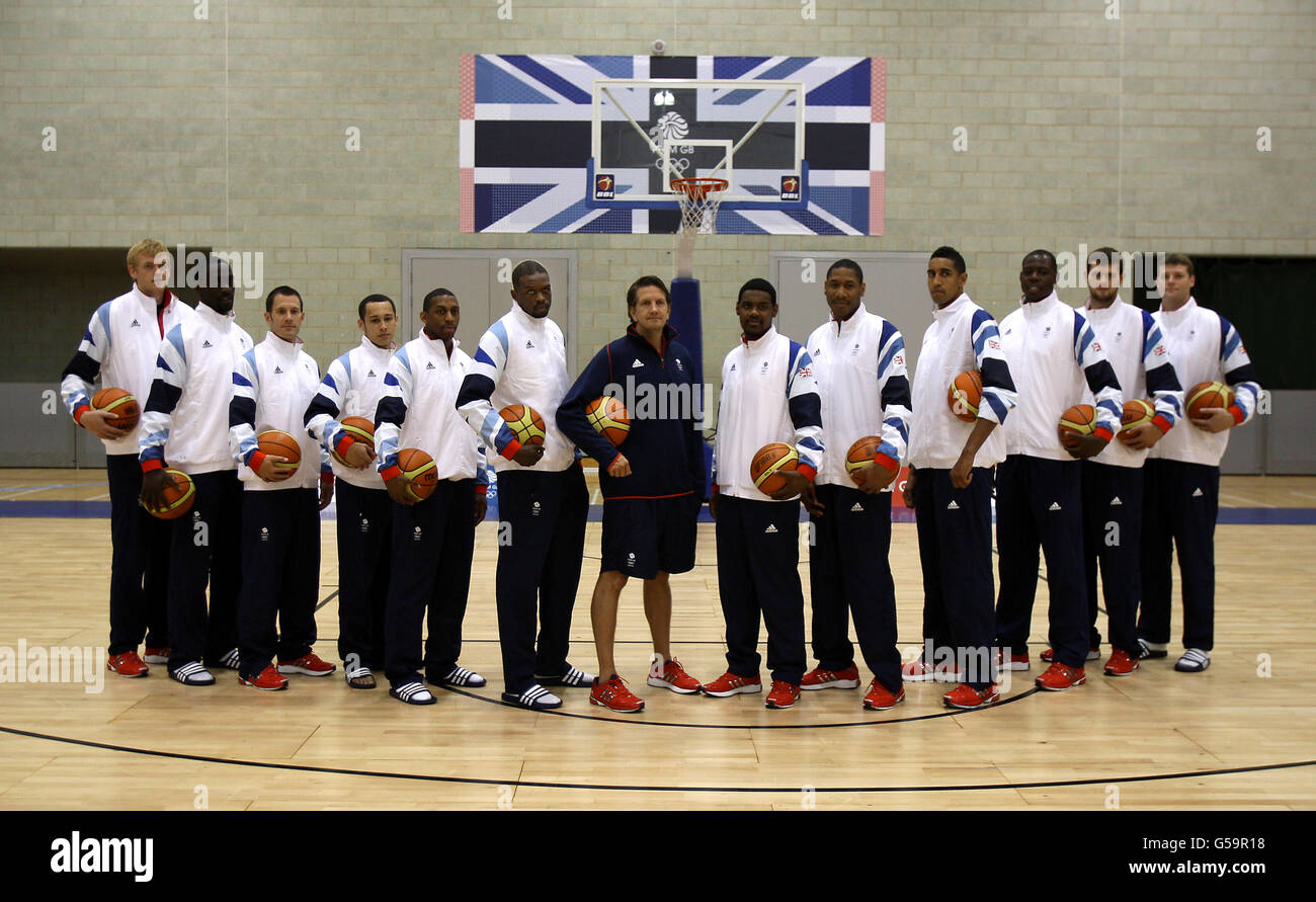 Équipe de basket-ball de la Grande-Bretagne avec l'entraîneur-chef Chris Finch pendant la séance d'entraînement à l'université de Loughborough, Loughborough. Banque D'Images