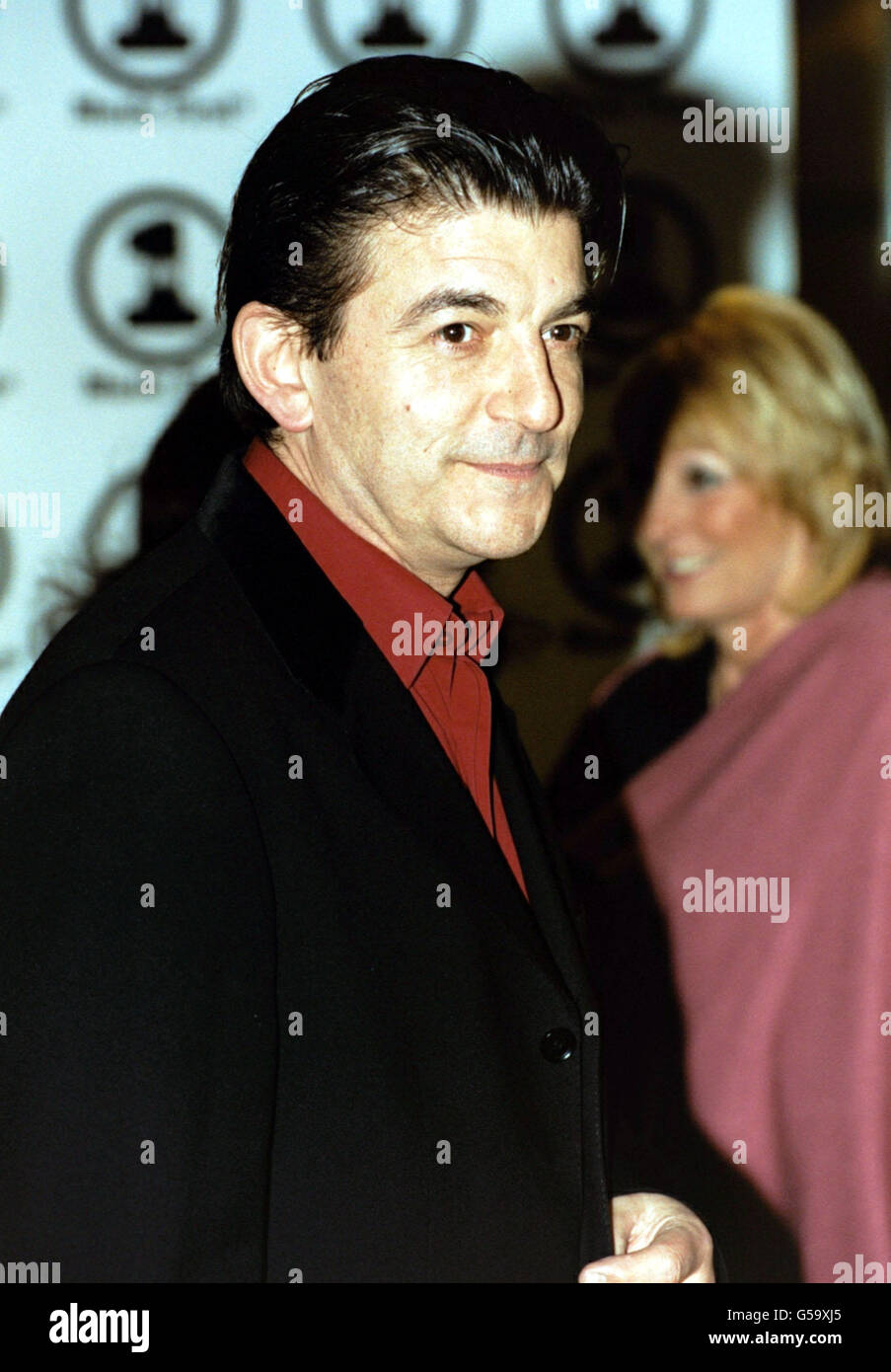 L'acteur d'EastEnders John Altman, qui joue Nick Cotton dans le savon de la BBC, arrive à la première européenne du film d'Elvis Presley 'c'est la voie', au cinéma Warner Village, Leicester Square, Londres. Banque D'Images