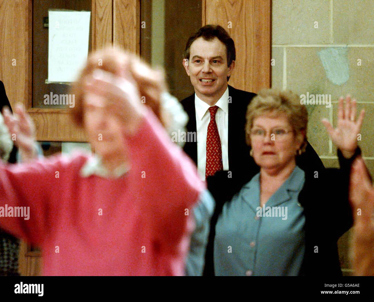 Tony Blair visite du centre communautaire Banque D'Images