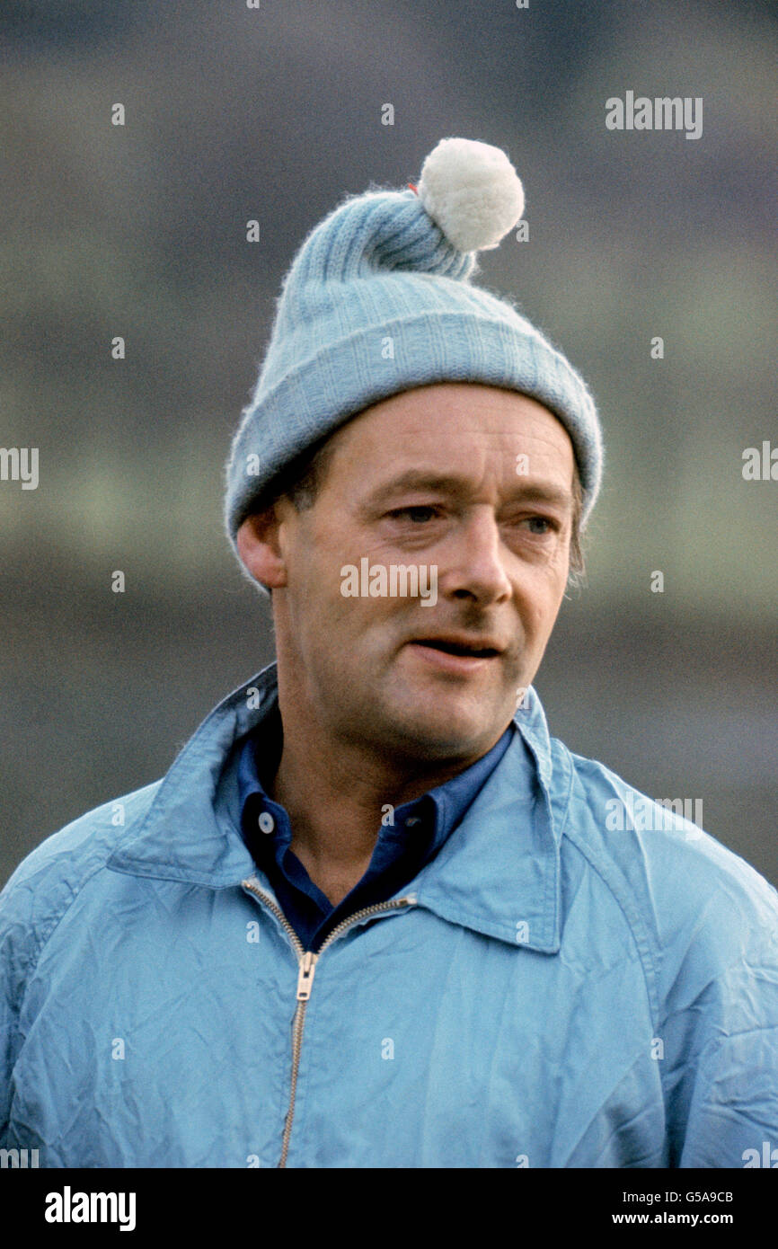 1966: Donald Campbell dans son chapeau de laine à Coniston Water, Cumberland. Campbell a été tué 4/1/67 en essayant de relever son propre record mondial de vitesse de l'eau sur Coniston Water dans 'Bluebird'. Banque D'Images